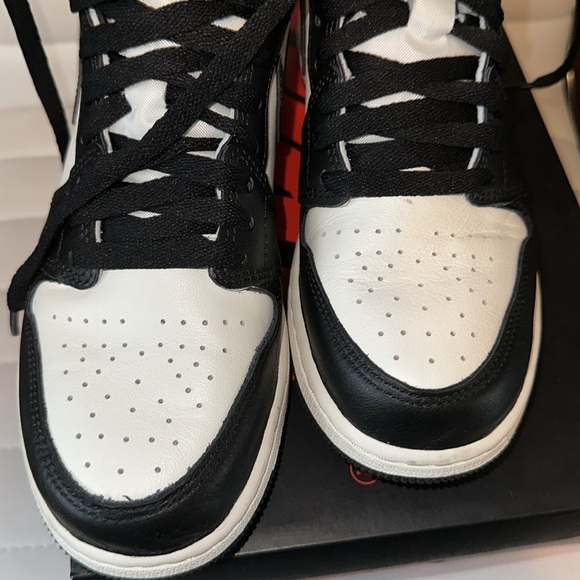 Nike Jordan 1 Retro High - Dark Mocha (GS) - Picture 4 of 12